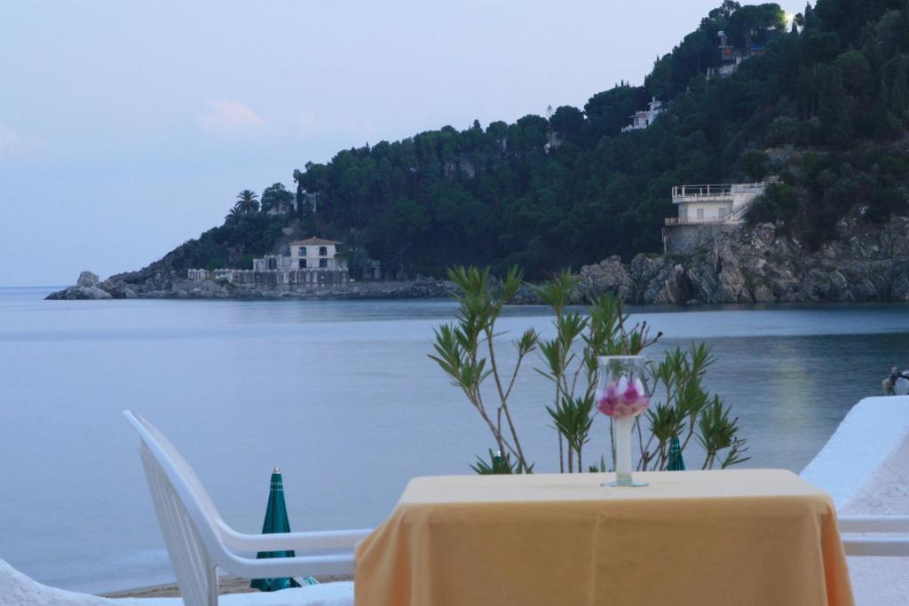 Hotel Club Poseidon Stalettì Exteriör bild