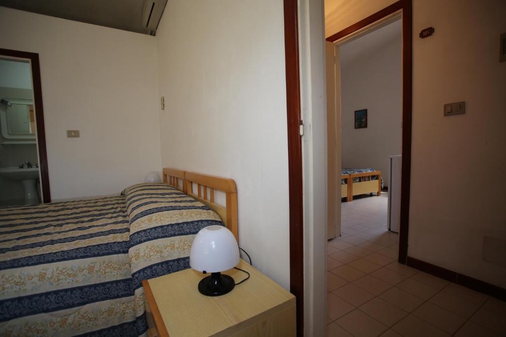 Hotel Club Poseidon Stalettì Rum bild