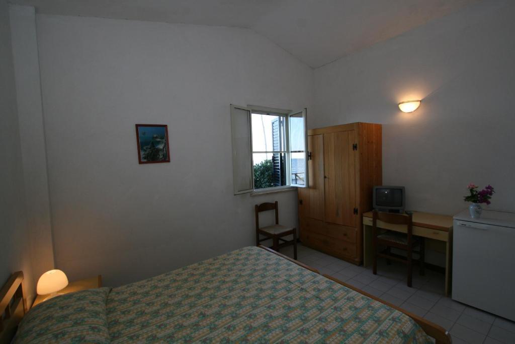 Hotel Club Poseidon Stalettì Rum bild