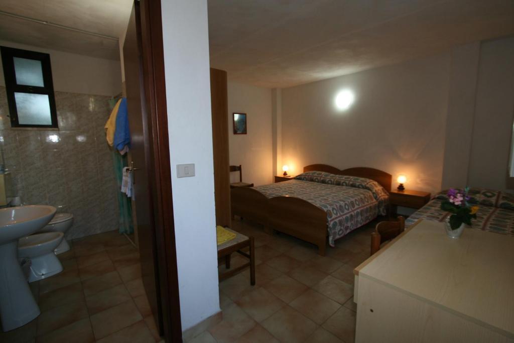 Hotel Club Poseidon Stalettì Rum bild
